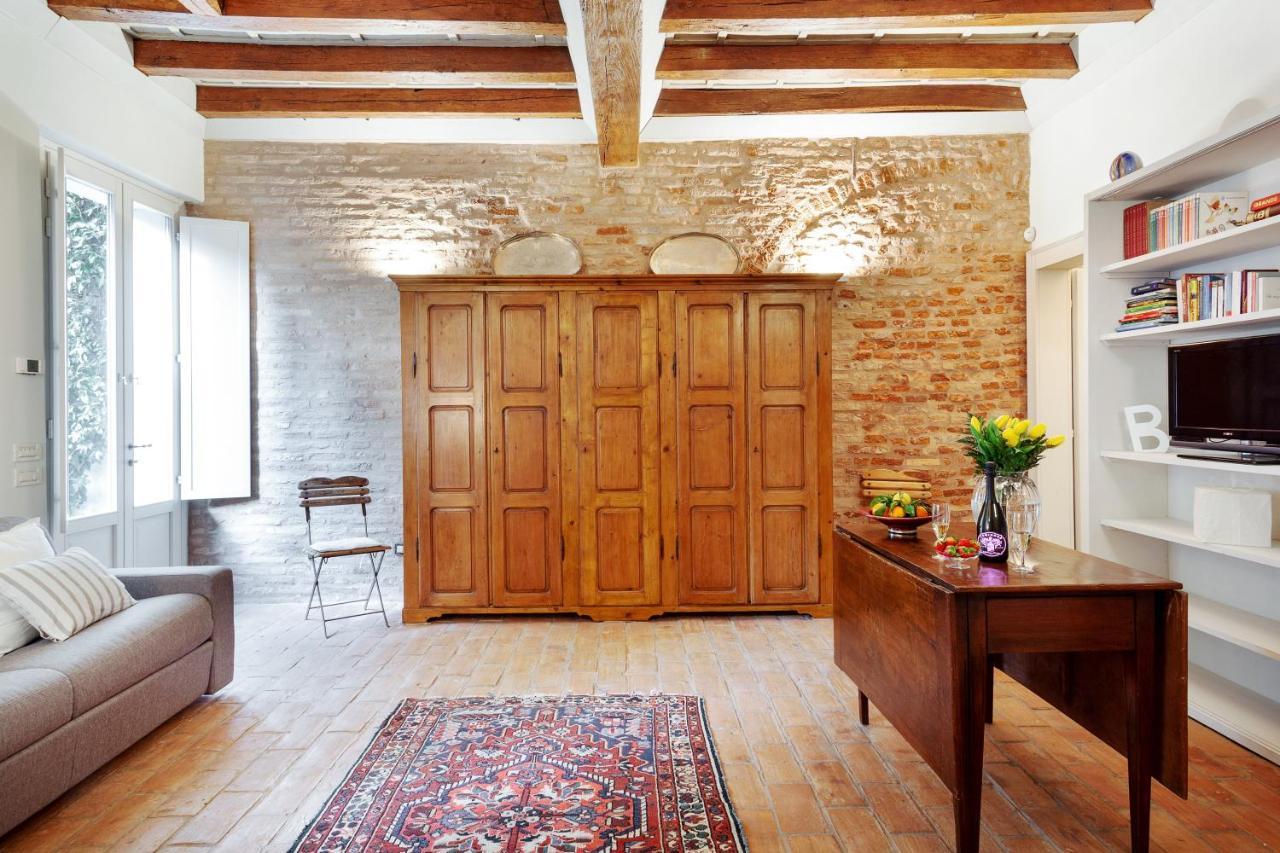 La Dimora Medievale Del Duca Ferrara Bagian luar foto