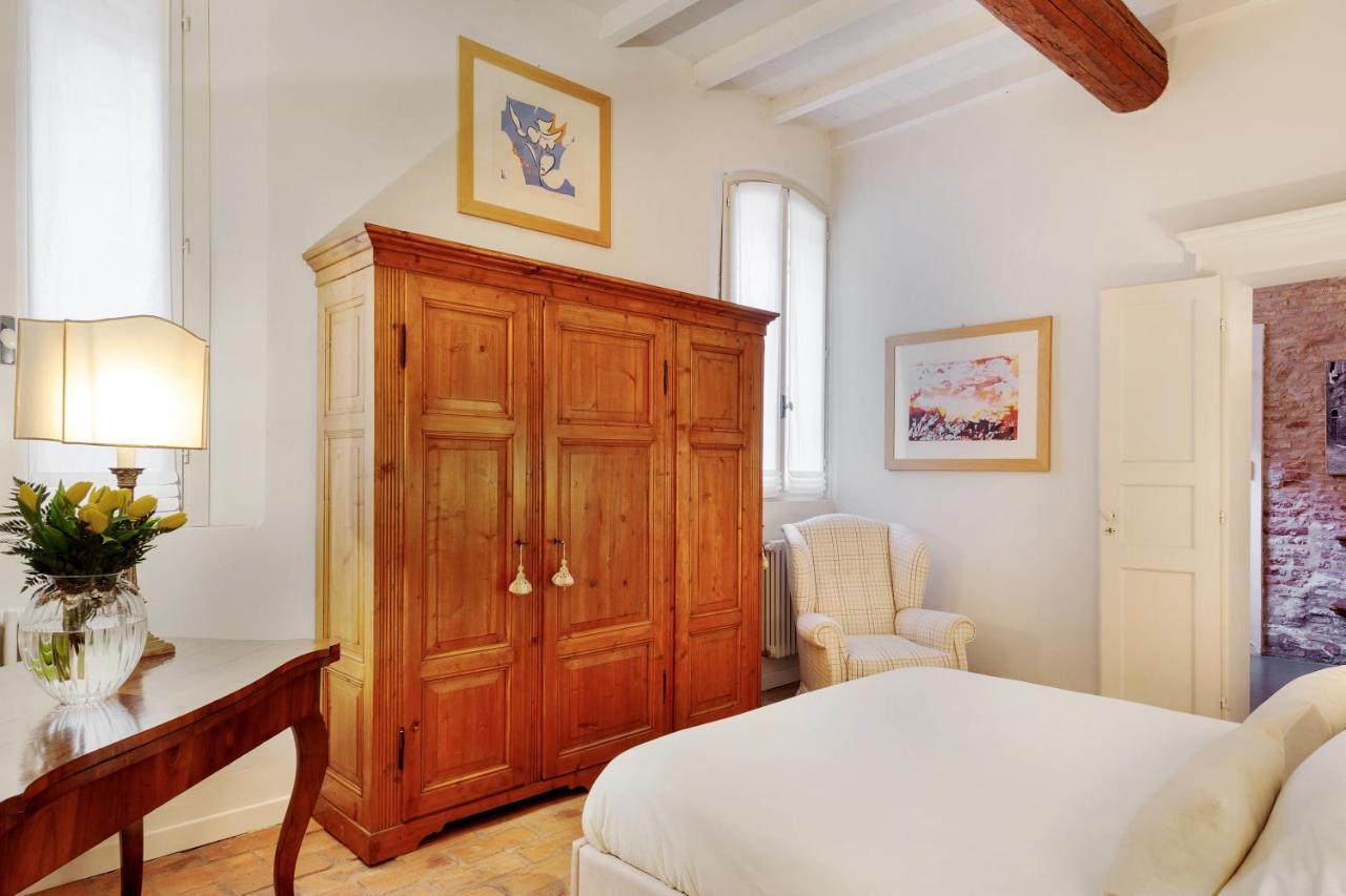 La Dimora Medievale Del Duca Ferrara Bagian luar foto