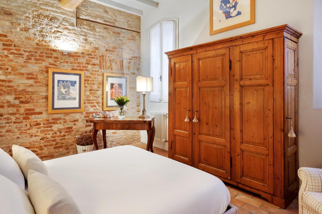 La Dimora Medievale Del Duca Ferrara Bagian luar foto