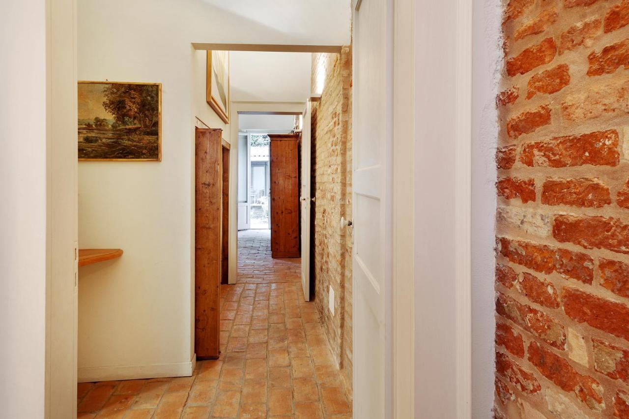 La Dimora Medievale Del Duca Ferrara Bagian luar foto